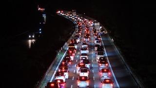 Anadolu Otoyolu Düzce geçişinde trafik durma noktasına geldi