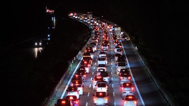 Anadolu Otoyolu Düzce geçişinde trafik durma noktasına geldi