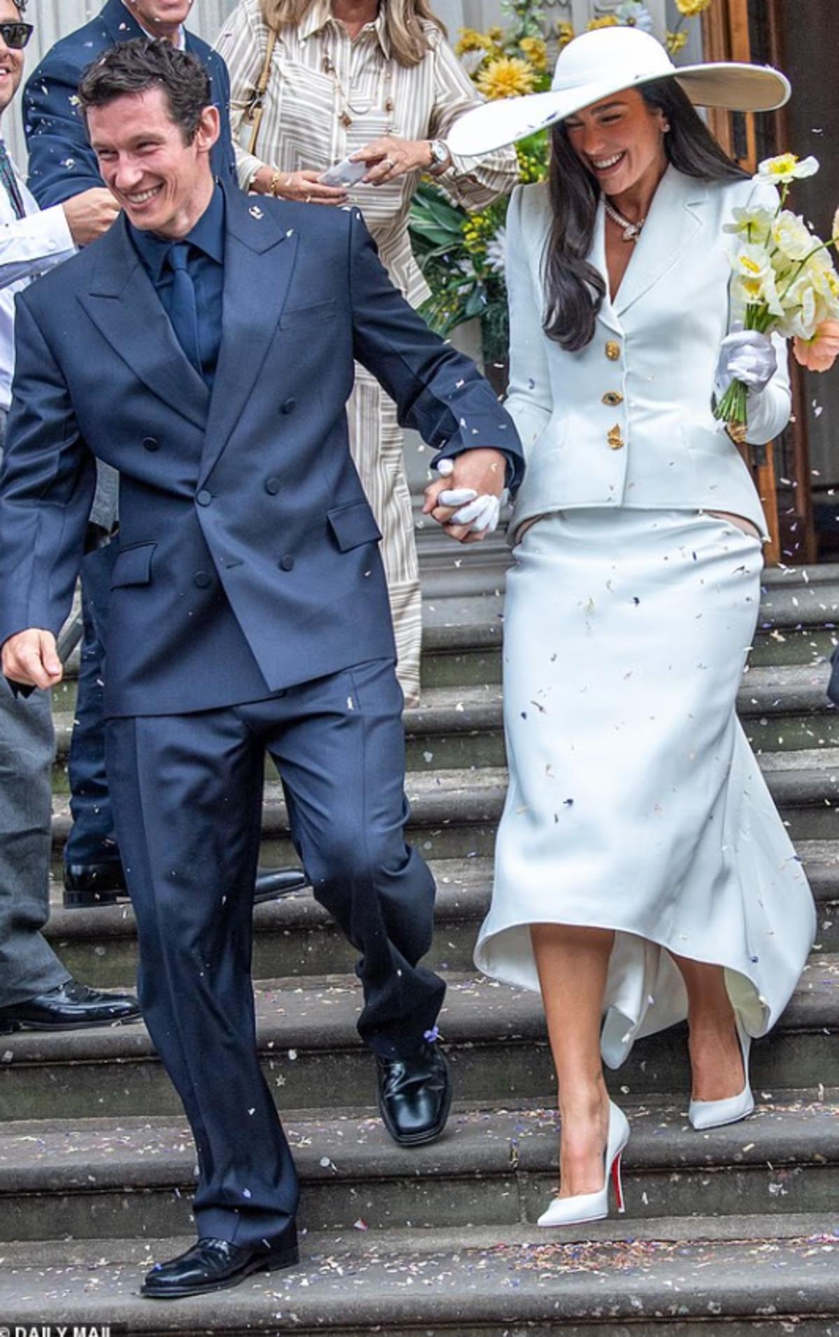 Dua Lipa ve Callum Turner, Londra’da evlendi! 1