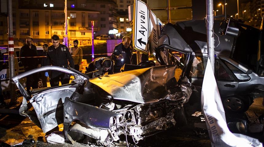 Ankara'da feci kaza: 3'ü ağır 4 yaralı!