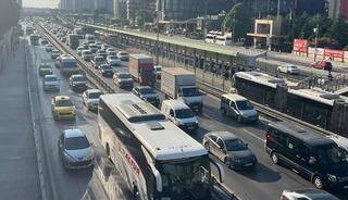 Tatil sonrası ilk mesai g&uuml;n&uuml; trafiği vurdu!