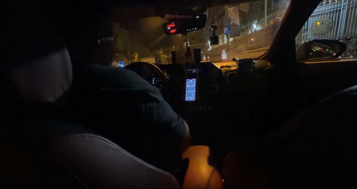 Dolandırıcı taksici... ABD li &uuml;nl&uuml; yayıncıya canlı yayında şok: 300 lira yerine 7 bin 300 lira... 2
