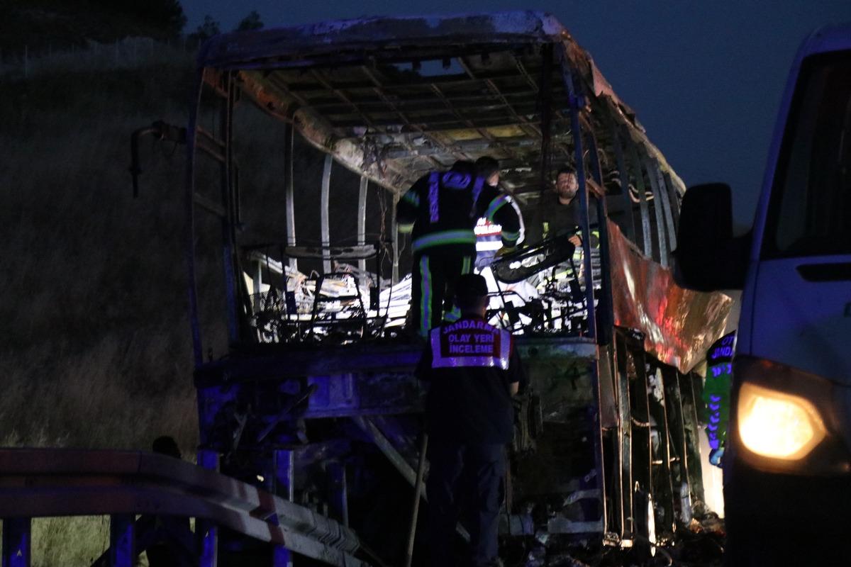Yeni evlenen, kanseri yenen, cübbeyi giyemeyen... Acı kazadan geriye hikayeleri kaldı 1