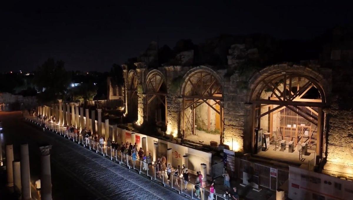 Gece m&uuml;zeciliği 1 milyonu aştı! 20 m&uuml;ze ve &ouml;ren yerinde yeni sezon başladı 4