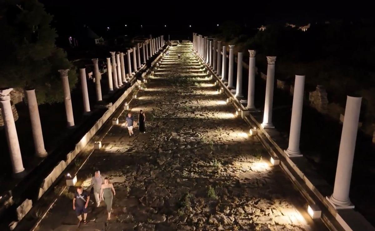 Gece m&uuml;zeciliği 1 milyonu aştı! 20 m&uuml;ze ve &ouml;ren yerinde yeni sezon başladı 5