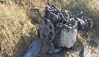 Servis minib&uuml;s&uuml;n&uuml;n lastiği patladı, direğe &ccedil;arptı: 6 yaralı