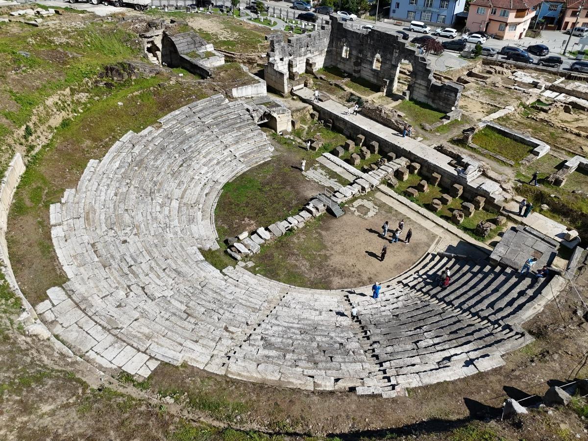 Konuralp Antik Tiyatrosu 14 bin ziyaretçi ağırladı 18