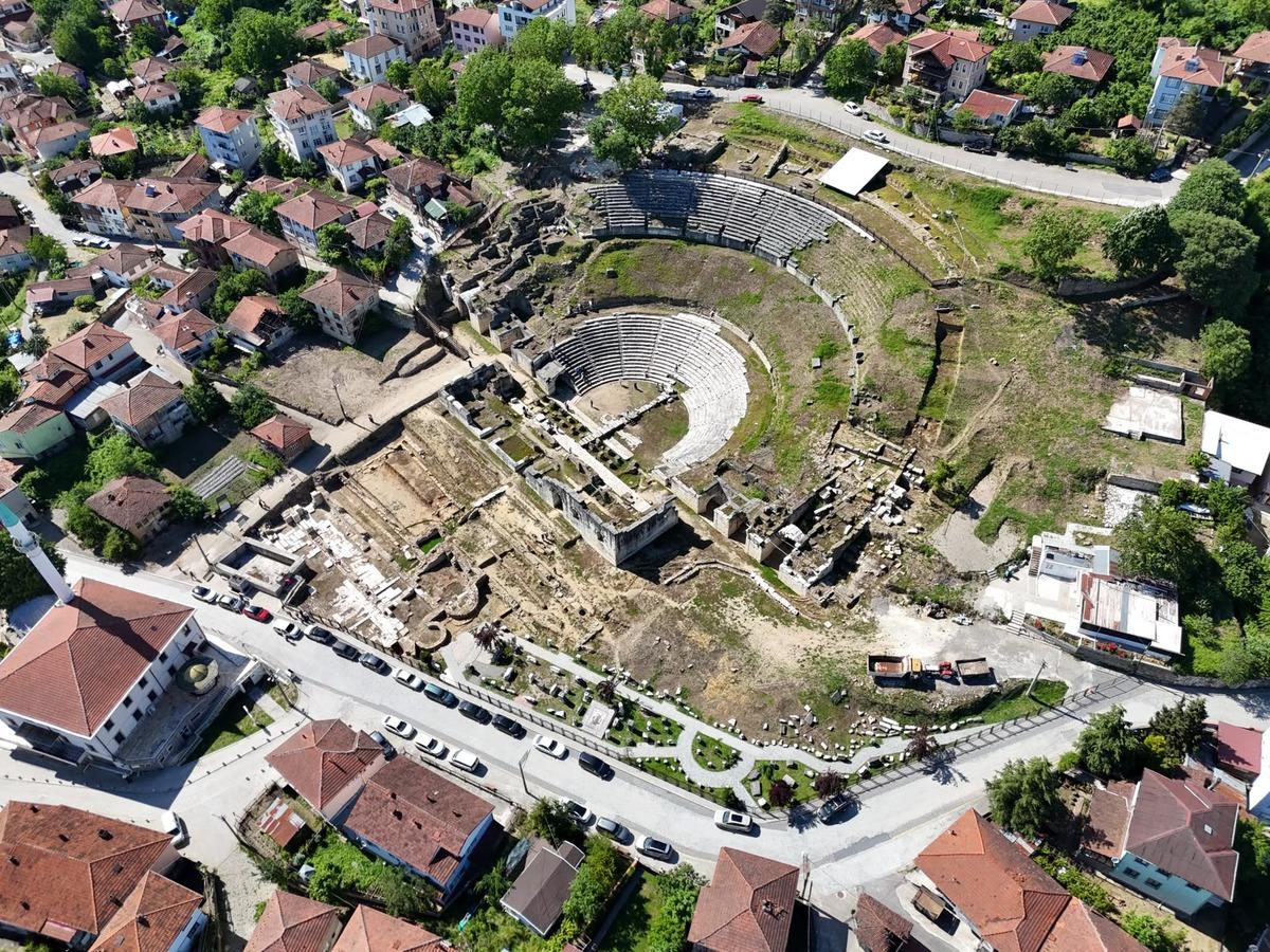 Konuralp Antik Tiyatrosu 14 bin ziyaretçi ağırladı 17