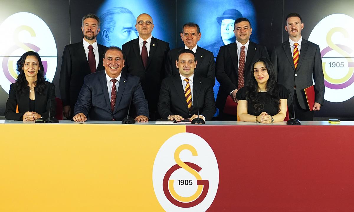 Galatasaray da yeniden başkanlığa seçilen Dursun Özbek ile yönetimi mazbatalarını aldı 6