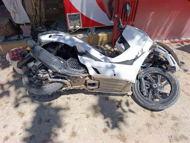 Otomobil ile motosiklet &ccedil;arpıştı: 1 ağır yaralı 2