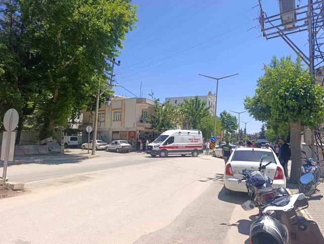 Otomobil ile motosiklet &ccedil;arpıştı: 1 ağır yaralı 1