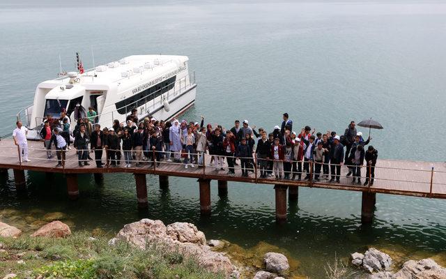 Öğrenciler, Van Gölü ile buluştu