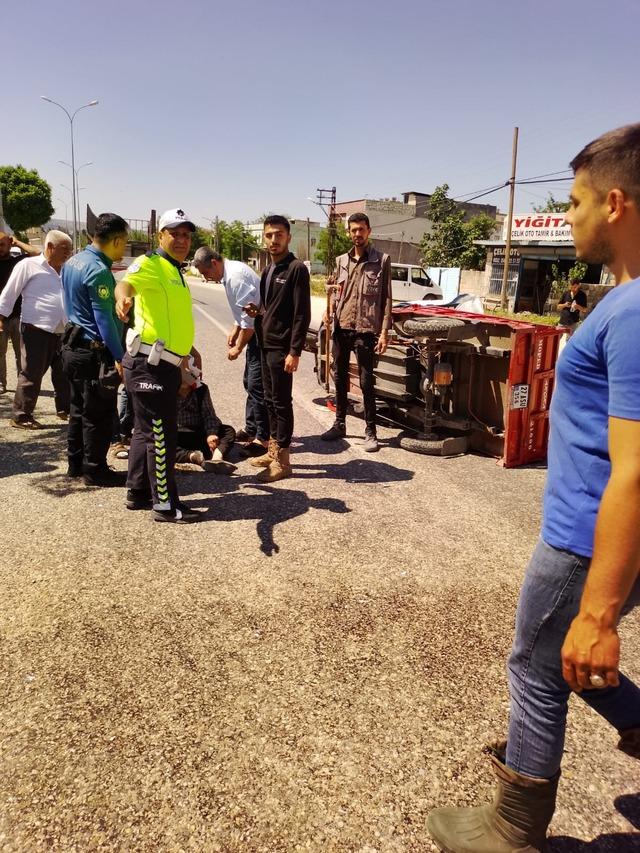 Kamyonet ile &ccedil;arpışan motosikletin s&uuml;r&uuml;c&uuml;s&uuml; yaralandı 2