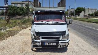 Kamyonet ile çarpışan motosikletin sürücüsü yaralandı