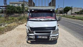 Kamyonet ile &ccedil;arpışan motosikletin s&uuml;r&uuml;c&uuml;s&uuml; yaralandı