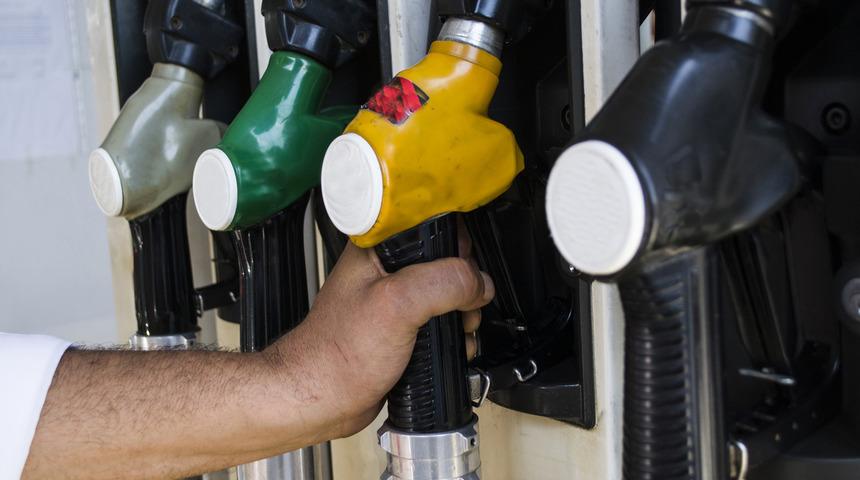 Benzine 25 kuruş, motorine 23 kuruş zam geldi! Fiyatlara yansımadı