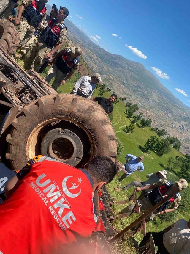 Siirt&rsquo;te trakt&ouml;r&uuml;n altında kalan s&uuml;r&uuml;c&uuml; ağır yaralandı 1