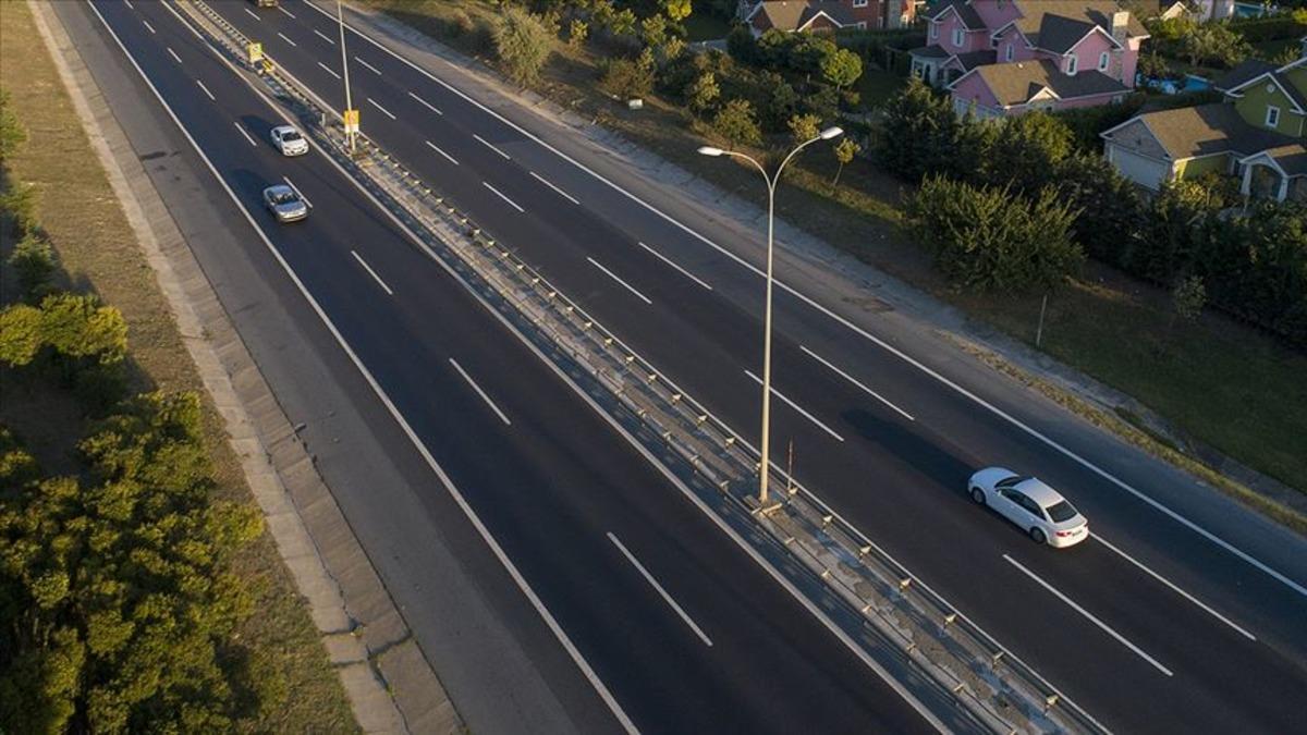 TEM&rsquo;de İstanbul y&ouml;n&uuml; kapanıyor! S&uuml;r&uuml;c&uuml;ler bu yollara y&ouml;nlendirilecek 1