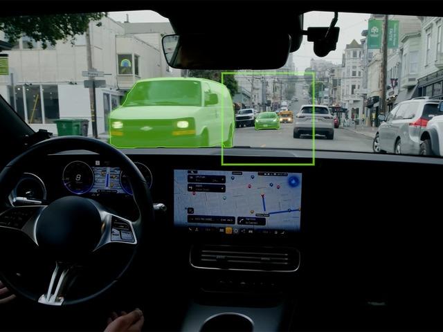 'İnsan gibi d&uuml;ş&uuml;nen' otomobiller geliyor!