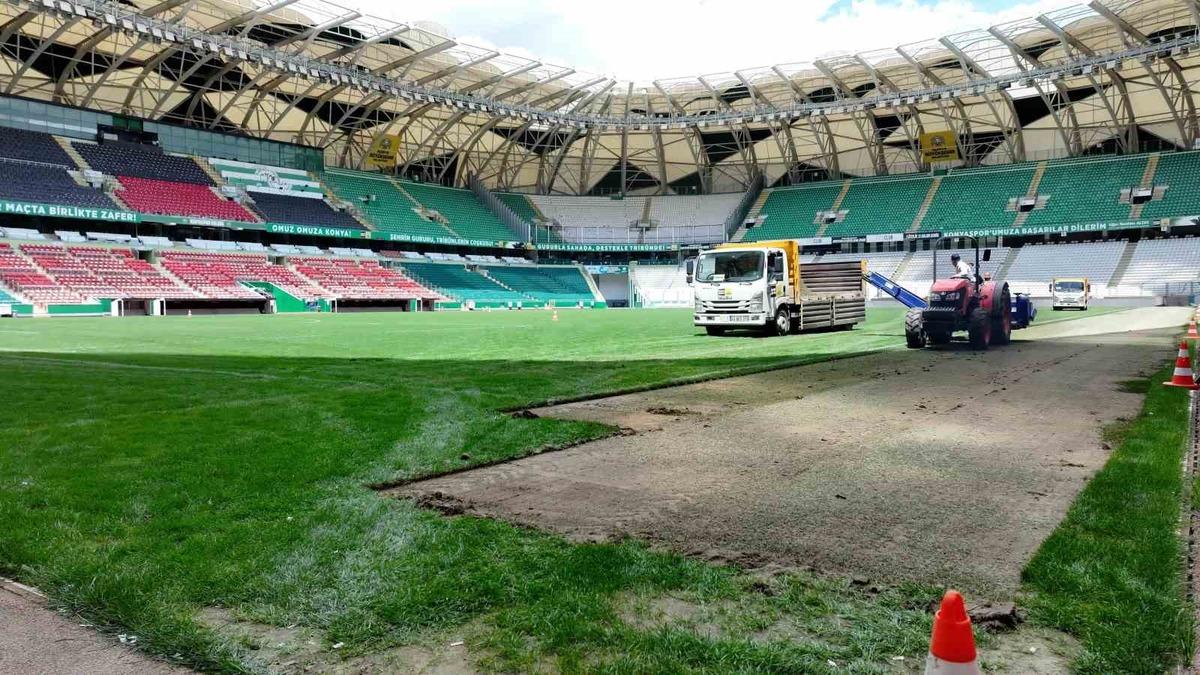 Konya Büyükşehir Stadyumu’nun zemininde renovasyon çalışması başlatıldı 1