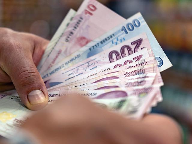 Emekliye 'Buna g&ouml;re hesap yapabilir' dedi 'Ge&ccedil;en d&ouml;nem tutturduk'