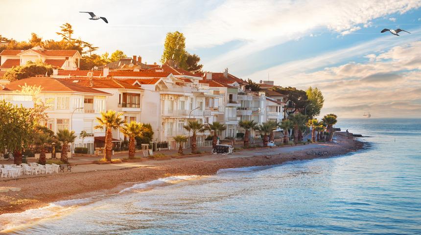 Vali a&ccedil;ıkladı: İstanbul'da g&ouml;n&uuml;l rahatlığıyla denize girebileceğiniz 95 yer!