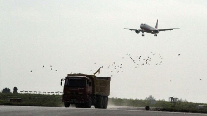 Atatürk Havalimanı’nda korku dolu anlar! 2 uçak pisti pas geçti