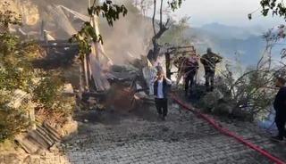 Yayla evinden ormana sı&ccedil;rayan yangın s&ouml;nd&uuml;r&uuml;ld&uuml;