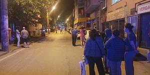 Akılalmaz kaza! Mahalle sokağa d&ouml;k&uuml;ld&uuml;, binalar tahliye edildi