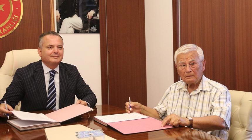 500 milyon TL'lik servetini g&ouml;z&uuml;n&uuml; kırpmadan bağışladı! 