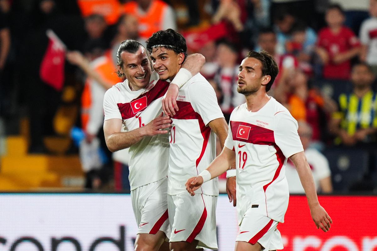 Dün geceki maçtan sonra olanlar oldu! Galatasaray vitesi yükseltti: Can Uzun... 1