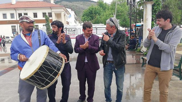 İşitme engelliler, farkındalık için davul ve düdük çaldı 2