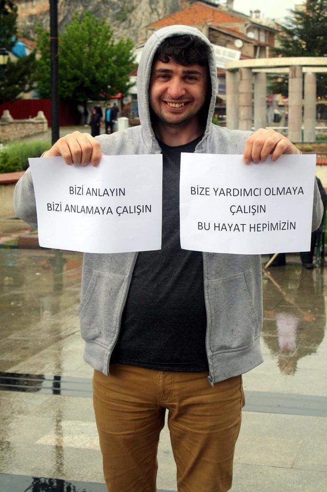 İşitme engelliler, farkındalık i&ccedil;in davul ve d&uuml;d&uuml;k &ccedil;aldı 4