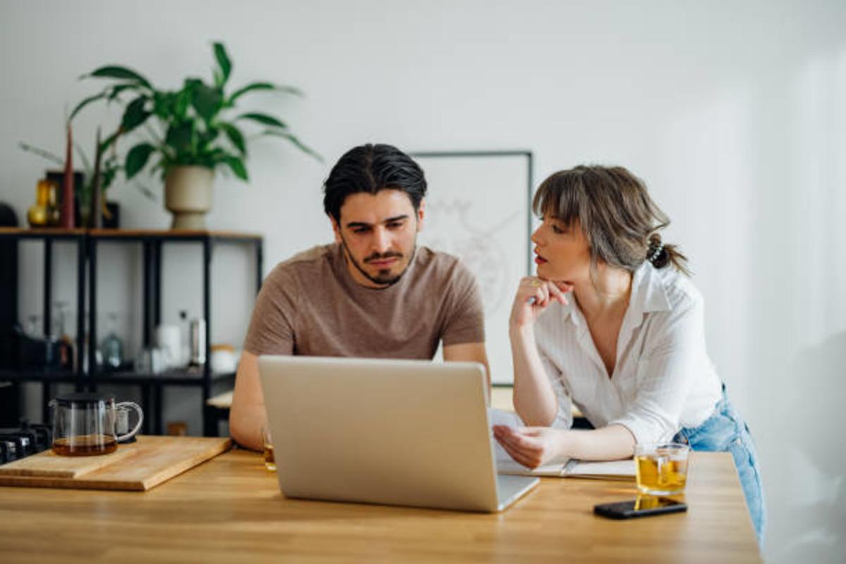 &Ccedil;iftler Arasında Finansal Şeffaflık Nasıl Sağlanır? Hem İlişkiye Hem Ekonomiye Faydası Ne?  4