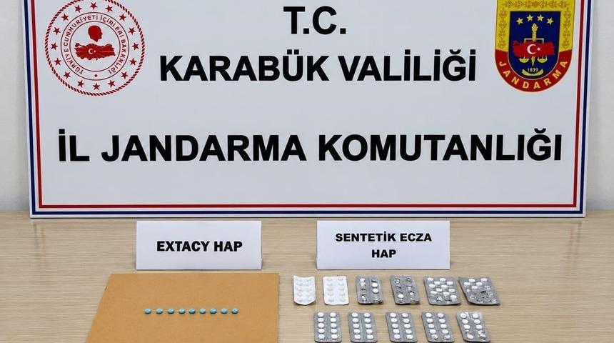 Karab&uuml;k&rsquo;te 241 uyuşturucu hap ele ge&ccedil;ti