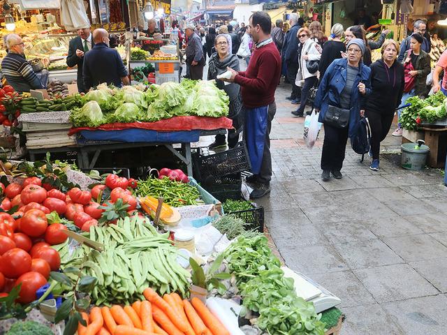 İstanbul'da fiyatı en &ccedil;ok artan ve d&uuml;şen &uuml;r&uuml;nler belli oldu