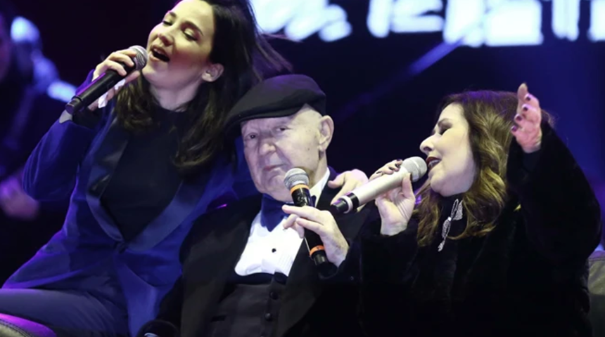 Kayahan'ın kızı Beste A&ccedil;ar'ın Nil&uuml;fer'e &ouml;fkesi dinmiyor! "Eğer bana bu kalleşlik yapılmasaydı..."
