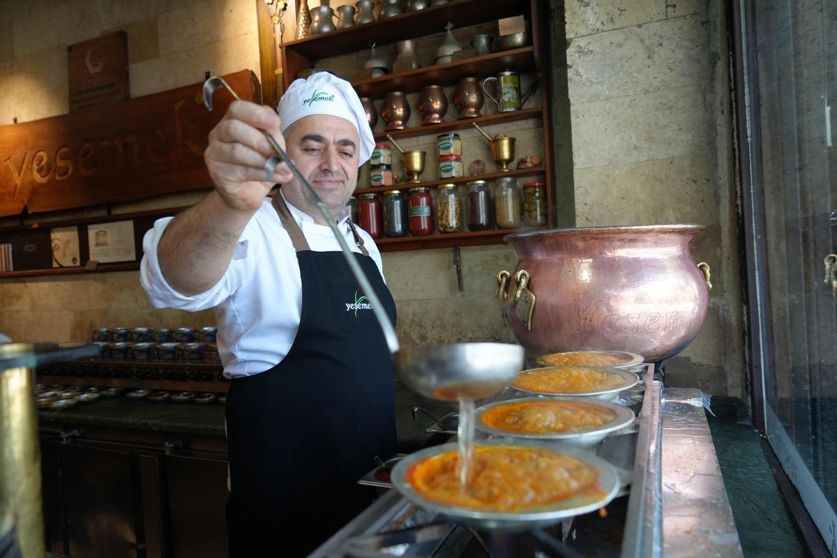 Baklava değil, kebap değil! Turistler yemek için sıraya girdi: Günde 1000 tabak satılıyor 3