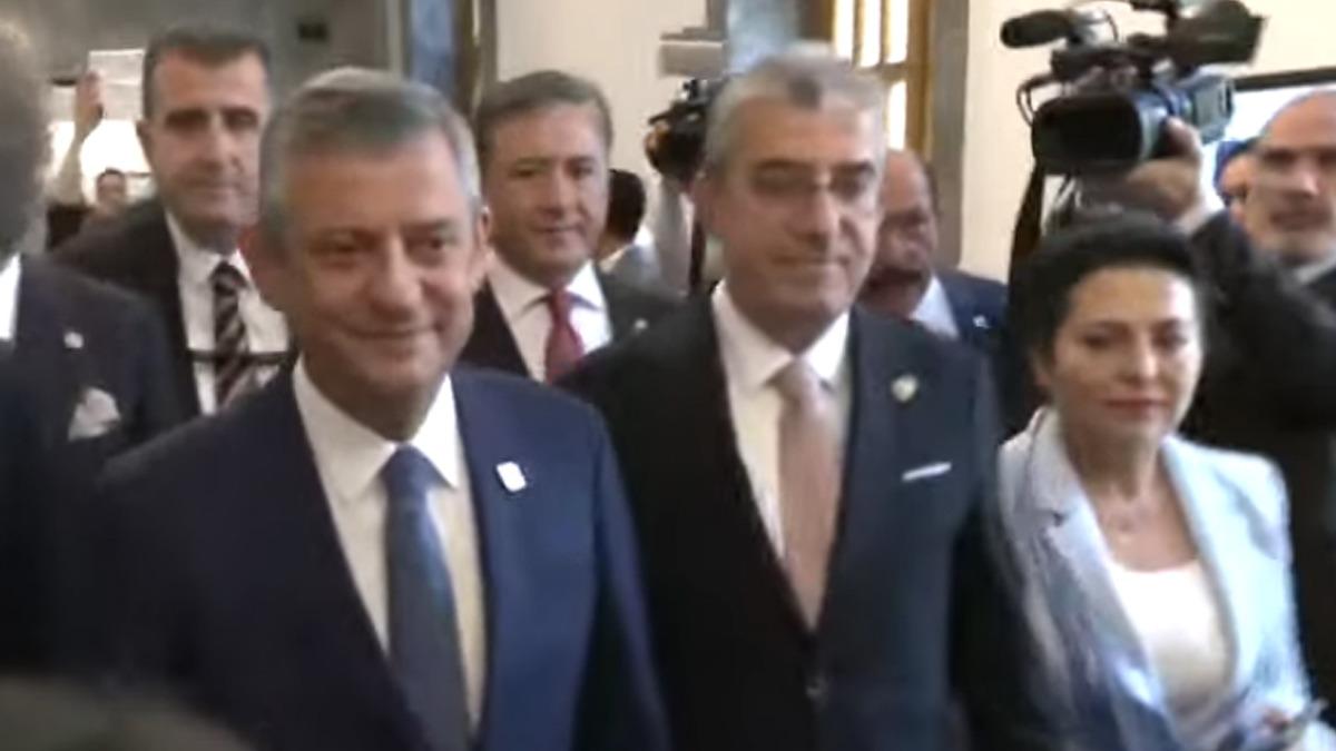CHP'de tartışma konusu olan grup toplantısı başladı