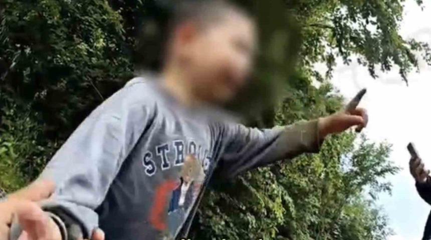 3 yaşındaki kayıp &ccedil;ocuk, jandarma ekiplerince ormanlık alanda bulundu