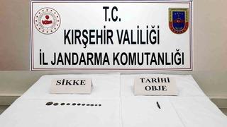 Kırşehir’de tarihi eser operasyonu: Sikke ve objeler ele geçirildi