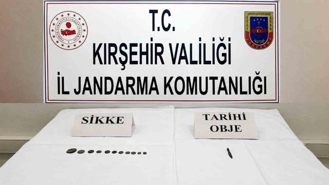 Kırşehir’de tarihi eser operasyonu: Sikke ve objeler ele geçirildi