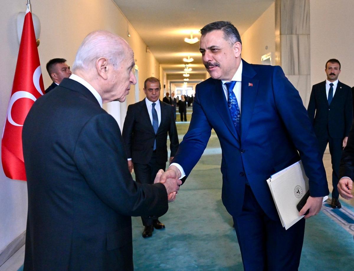 Elindeki dosyalar dikkat çekti! Bakanlar Çiftçi ve Gürlek ten MHP lideri Bahçeli ye ziyaret 1