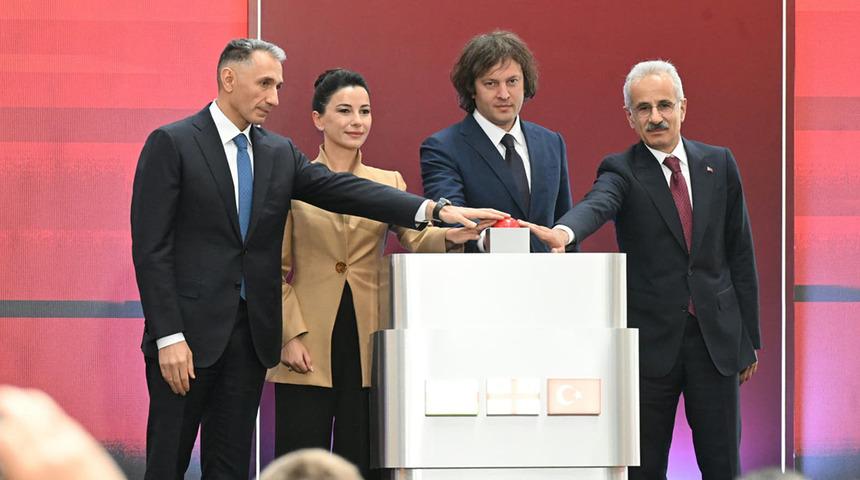 Bakan Uraloğlu 'Yeni bir aşamaya ge&ccedil;iyoruz' diyerek duyurdu: 'Stratejik bir girişim'