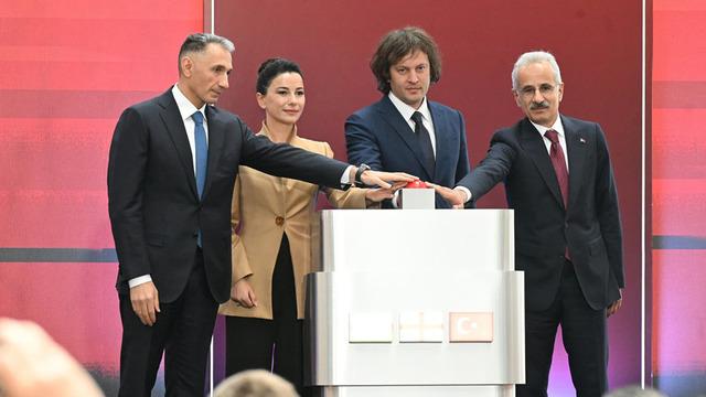 Bakan Uraloğlu 'Yeni bir aşamaya geçiyoruz' diyerek duyurdu: 'Stratejik bir girişim'