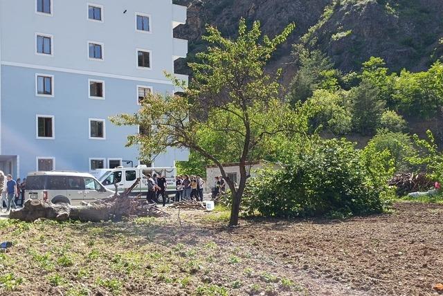 Bulunsun bu cani! Eşini odunla vura vura &ouml;ld&uuml;r&uuml;p ka&ccedil;tı 2