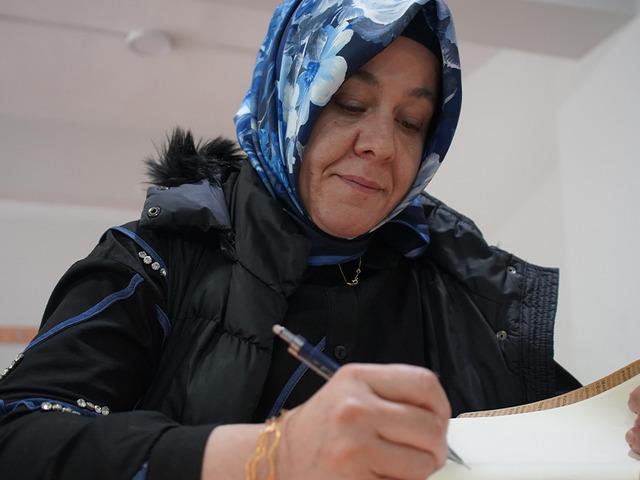 Kızı "yapabilirsin" dedi, 45 yaşında &uuml;niversiteli oldu