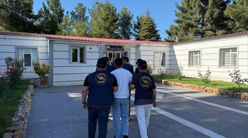 Diyarbakır&rsquo;da haklarında kesinleşmiş hapis cezası bulunan 24 şahıs yakalandı