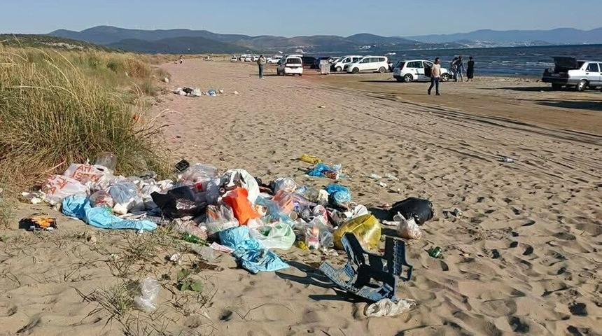 Pamucak sahilindeki kıyı kumulları tehlikede