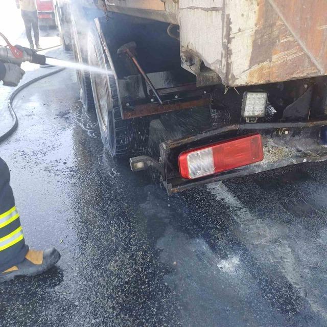 Babaeski de kamyonda yangın! İtfaiye hızlıca m&uuml;dahale etti 2
